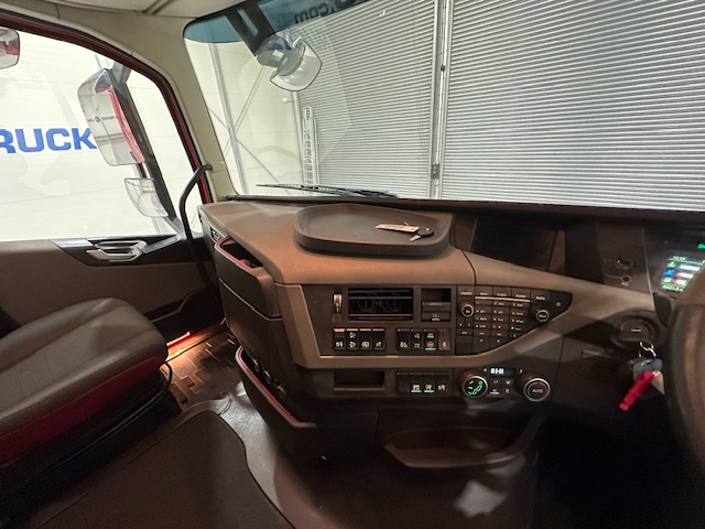 Volvo FH 500 6×2 Sleeper Cab Tractor Unit