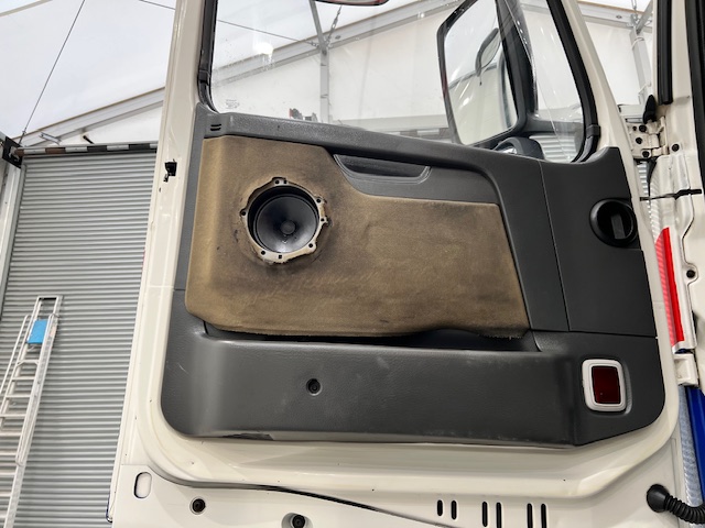 Volvo FH 480 6×2 Rear Lift Tractor Unit