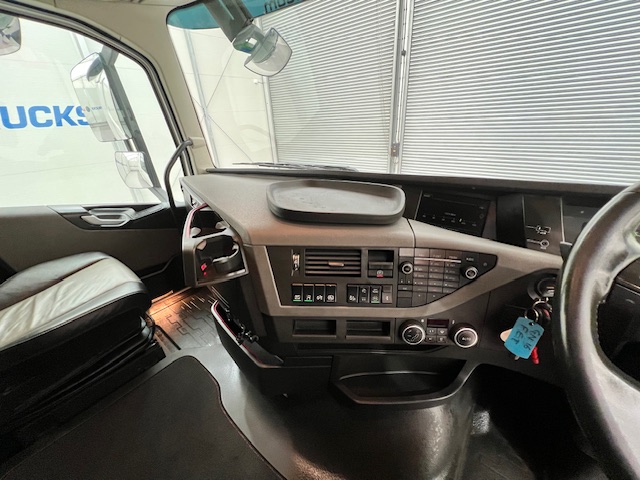 Volvo FH 500 6×2 Midlift Tractor Unit