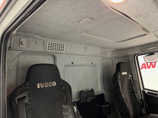 Iveco Stralis 310 6×2 Dropside Brick Grab