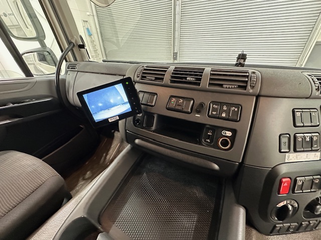 DAF CF 370 6×2 Sleeper Cab Fridge Box