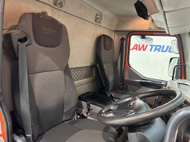 DAF LF 220 Day Cab Dropside Brick Grab