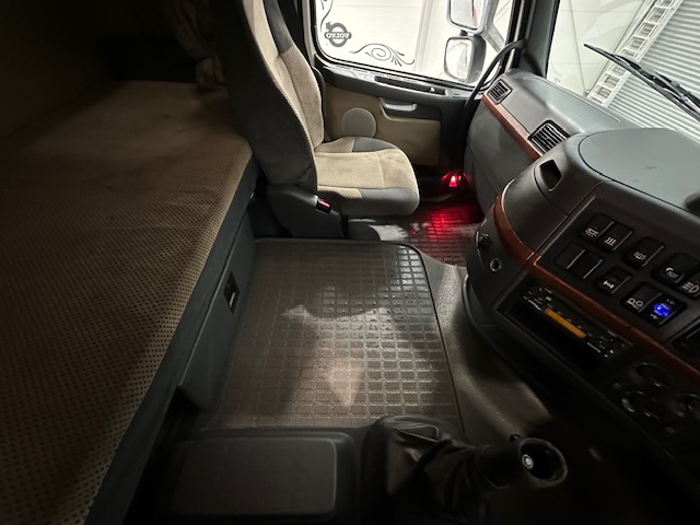Volvo FH 520 6×2 Sleeper Cab Tractor Unit Manual
