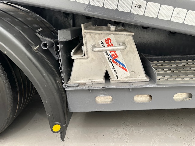 SDC Tri Axle Kicker Vehicle Carrier Lowloader
