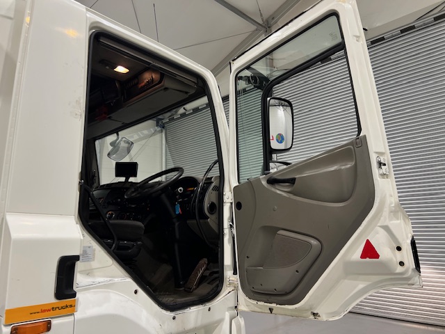 DAF CF85 360 8×4 Day Cab Steel Tipper Grab