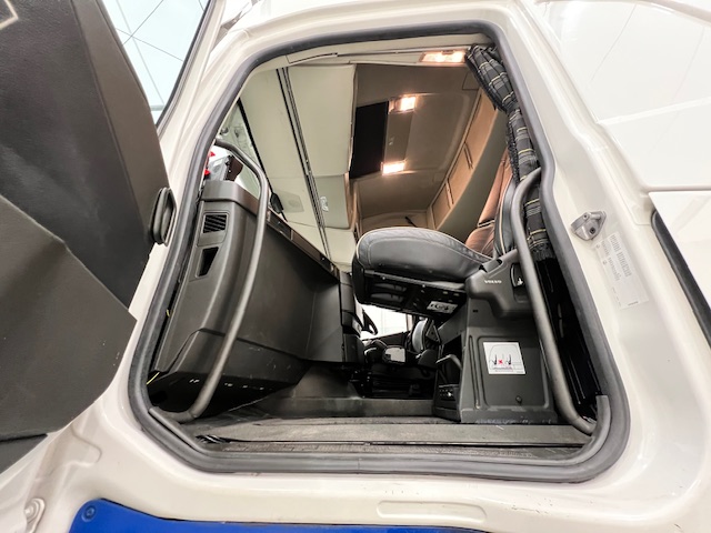 Volvo FH 500 6×2 Midlift Tractor Unit