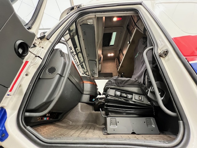 Volvo FH 480 6×2 Rear Lift Tractor Unit