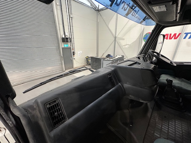 Volvo FH12 420 4×2 Caravan Transporter