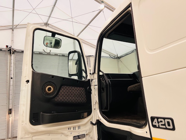 Volvo FH12 420 4×2 Tractor Unit