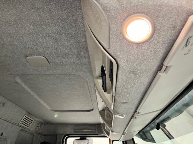 Iveco Stralis 310 6×2 Dropside Brick Grab
