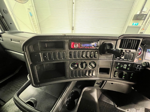 Scania R450 6×2 Rear Lift Highline Tractor Unit PTO