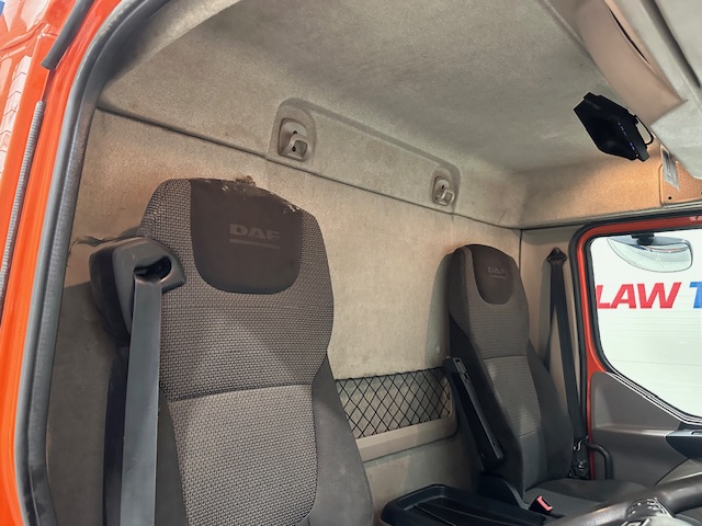 DAF LF 220 Day Cab Dropside Brick Grab