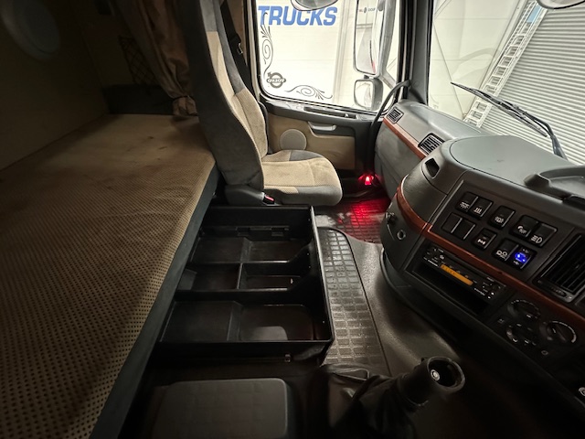 Volvo FH 520 6×2 Sleeper Cab Tractor Unit Manual