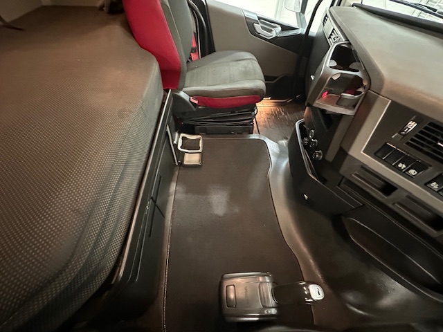 Volvo FH 500 6×2 Globetrotter XL Midlift Tractor Unit