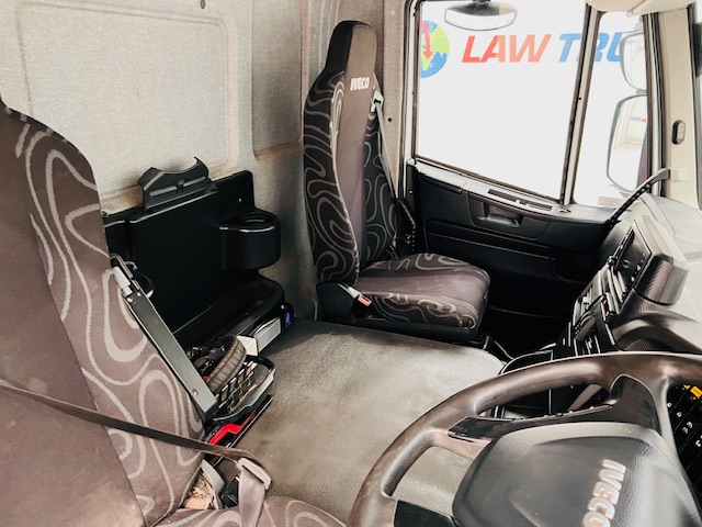 Iveco Stralis 310 Euro 6 6×2 Flatbed Brick Grab