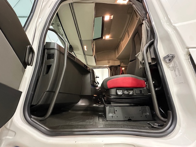 Volvo FH 500 6×2 Midlift Tractor Unit