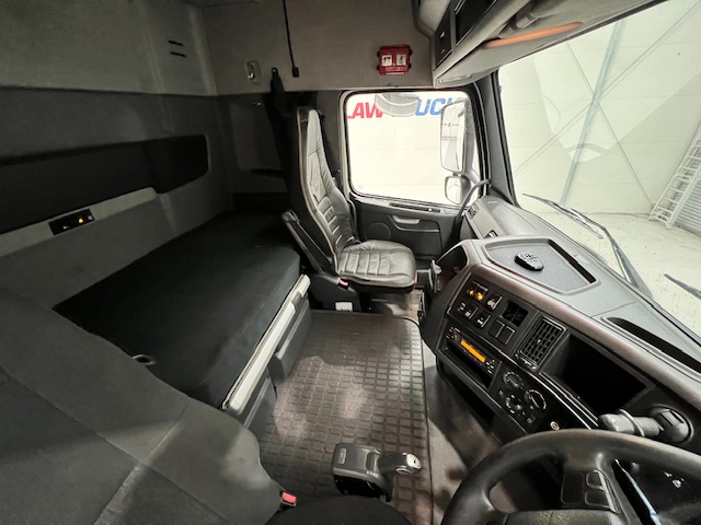 Volvo FH 460 6×2 Midlift Tractor Unit PTO
