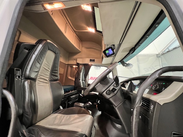 Volvo FH 500 6×2 Sleeper Cab Tractor Unit