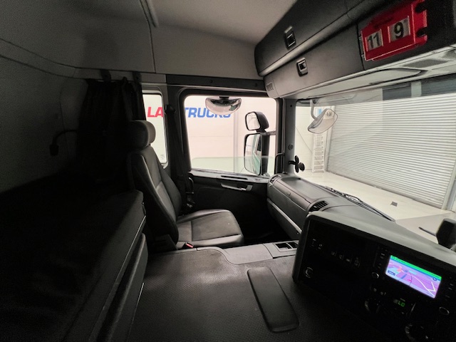 Scania P250 4×2 Sleeper Cab Box Van