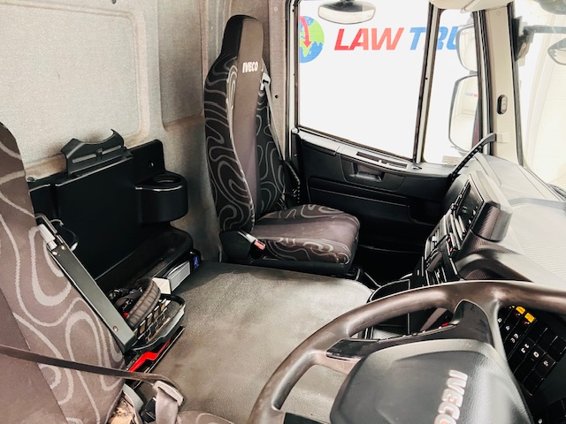 Iveco Stralis 310 Euro 6 6×2 Flatbed Brick Grab