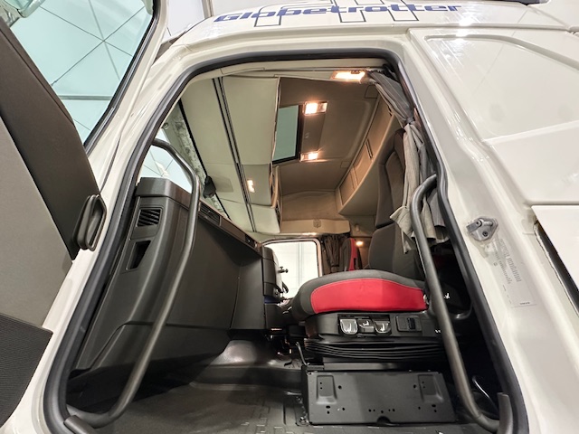 Volvo FH 500 6×2 Midlift Tractor Unit