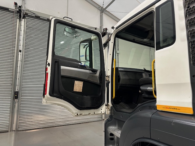 MAN TGS 35.360 8×4 Day Cab Steel Tipper Grab