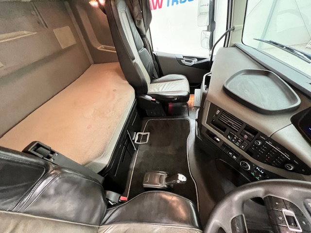 Volvo FH 500 6×2 Midlift Tractor Unit