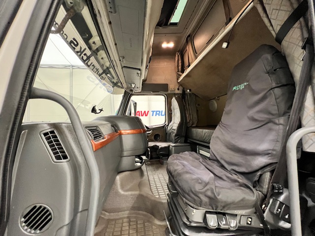 Volvo FH 480 6×2 Rear Lift Tractor Unit