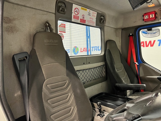 DAF LF55 220 Day Cab Dropside Brick Grab