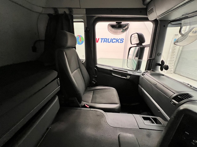 Scania P250 4×2 Sleeper Cab Box Van
