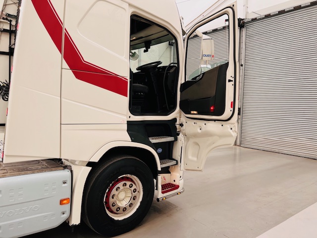 Volvo FH 500 6×2 Midlift Tractor Unit