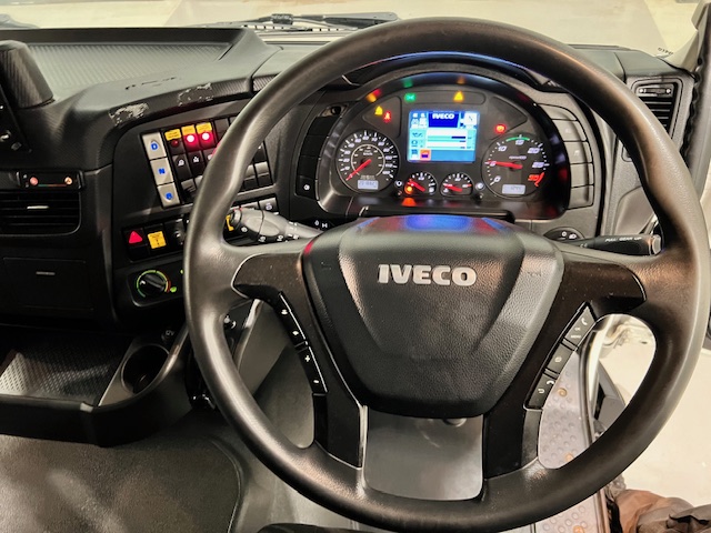 Iveco Stralis 310 6×2 Dropside Brick Grab