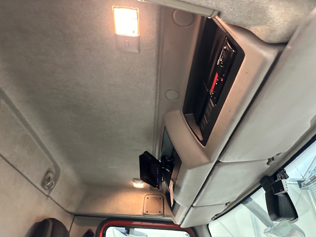 DAF LF 220 Day Cab Dropside Brick Grab