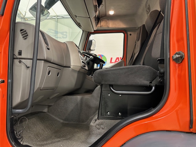 DAF LF 220 Day Cab Dropside Brick Grab