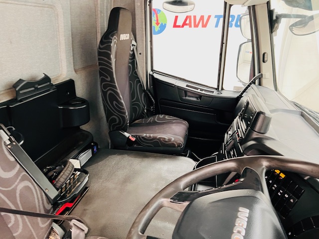 Iveco Stralis 310 Euro 6 6×2 Flatbed Brick Grab