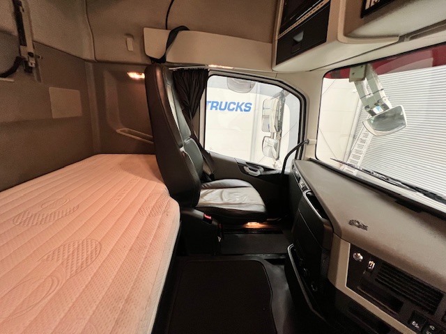 Volvo FH 500 6×2 Midlift Tractor Unit