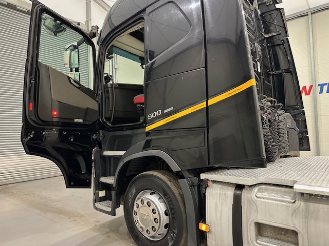 Volvo FH 500 6×2 Midlift Tractor Unit
