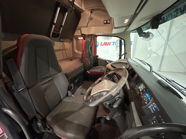 Volvo FH 500 6×2 Sleeper Cab Tractor Unit