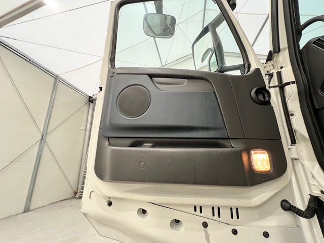Volvo FH 460 6×2 Midlift Tractor Unit PTO