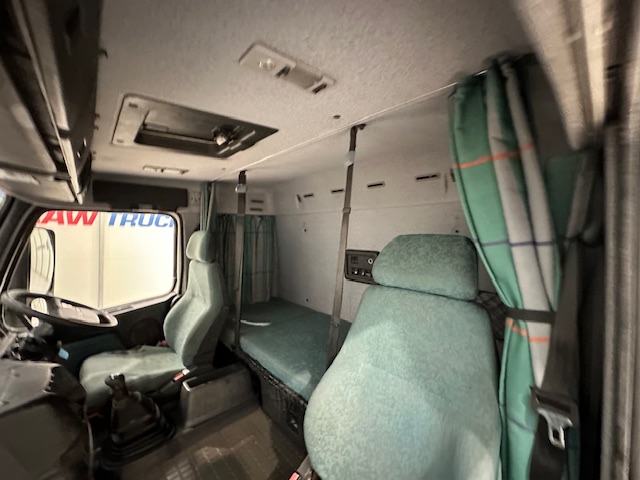 Volvo FH12 420 4×2 Caravan Transporter