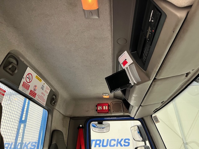 DAF LF55 220 Day Cab Dropside Brick Grab