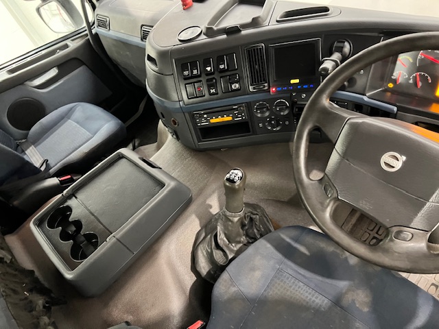 Volvo FM 400 8×4 Steel Tipper Grab Manual