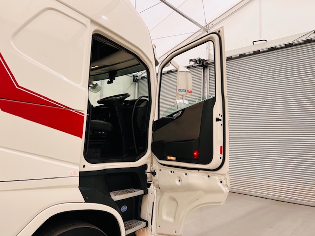 Volvo FH 500 6×2 Midlift Tractor Unit