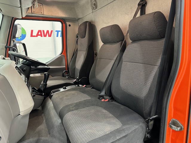 DAF LF 220 Day Cab Dropside Brick Grab