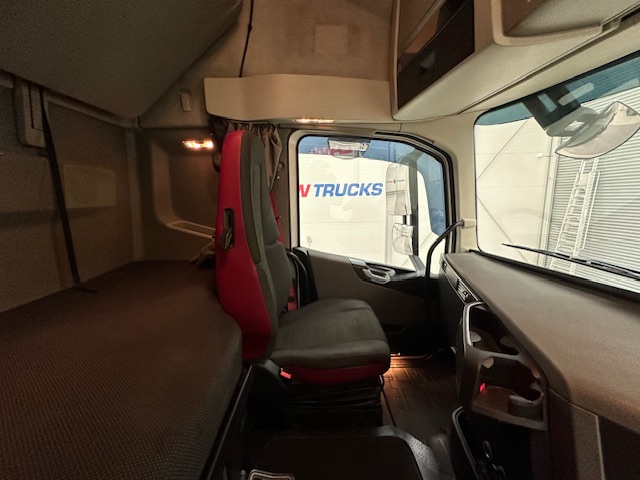 Volvo FH 500 6×2 Globetrotter XL Midlift Tractor Unit