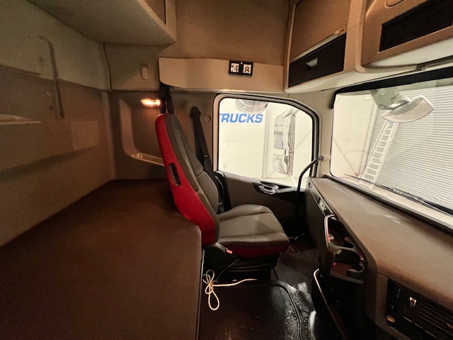 Volvo FH 500 6×2 Midlift Tractor Unit