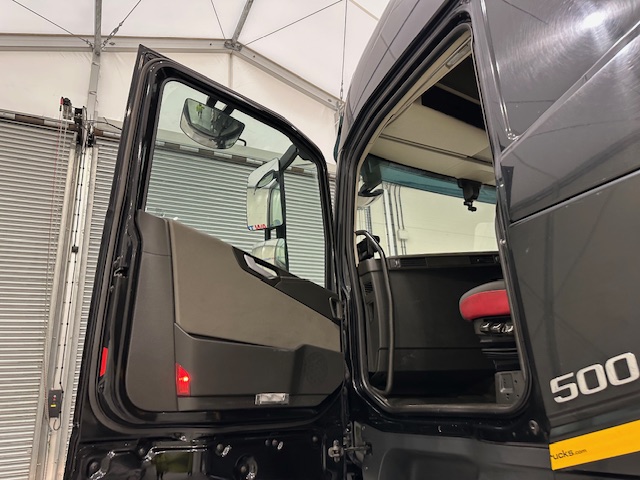 Volvo FH 500 6×2 Midlift Tractor Unit