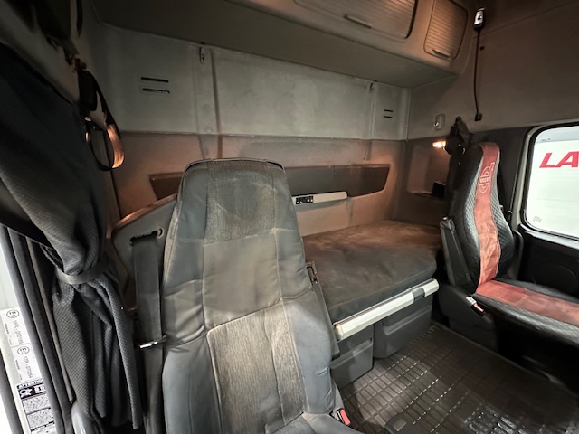 Volvo FH 500 6×2 Midlift Tractor Unit