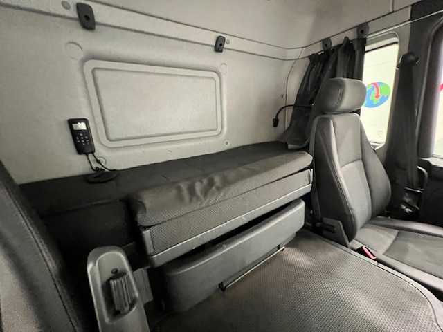Scania P250 4×2 Sleeper Cab Box Van