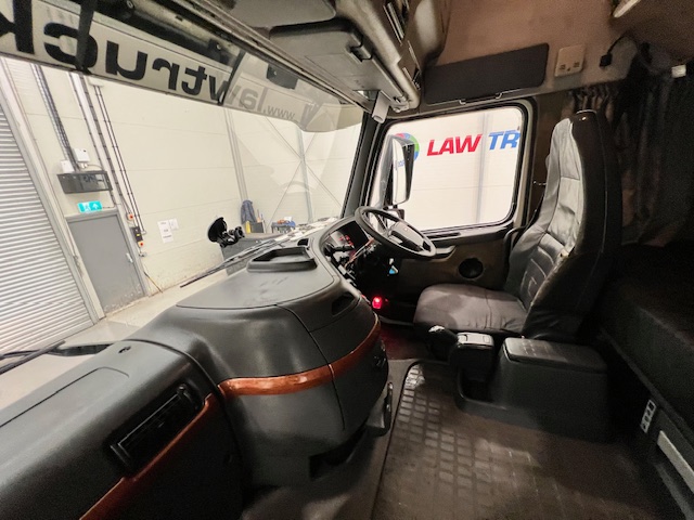 Volvo FH 480 6×2 Rear Lift Tractor Unit